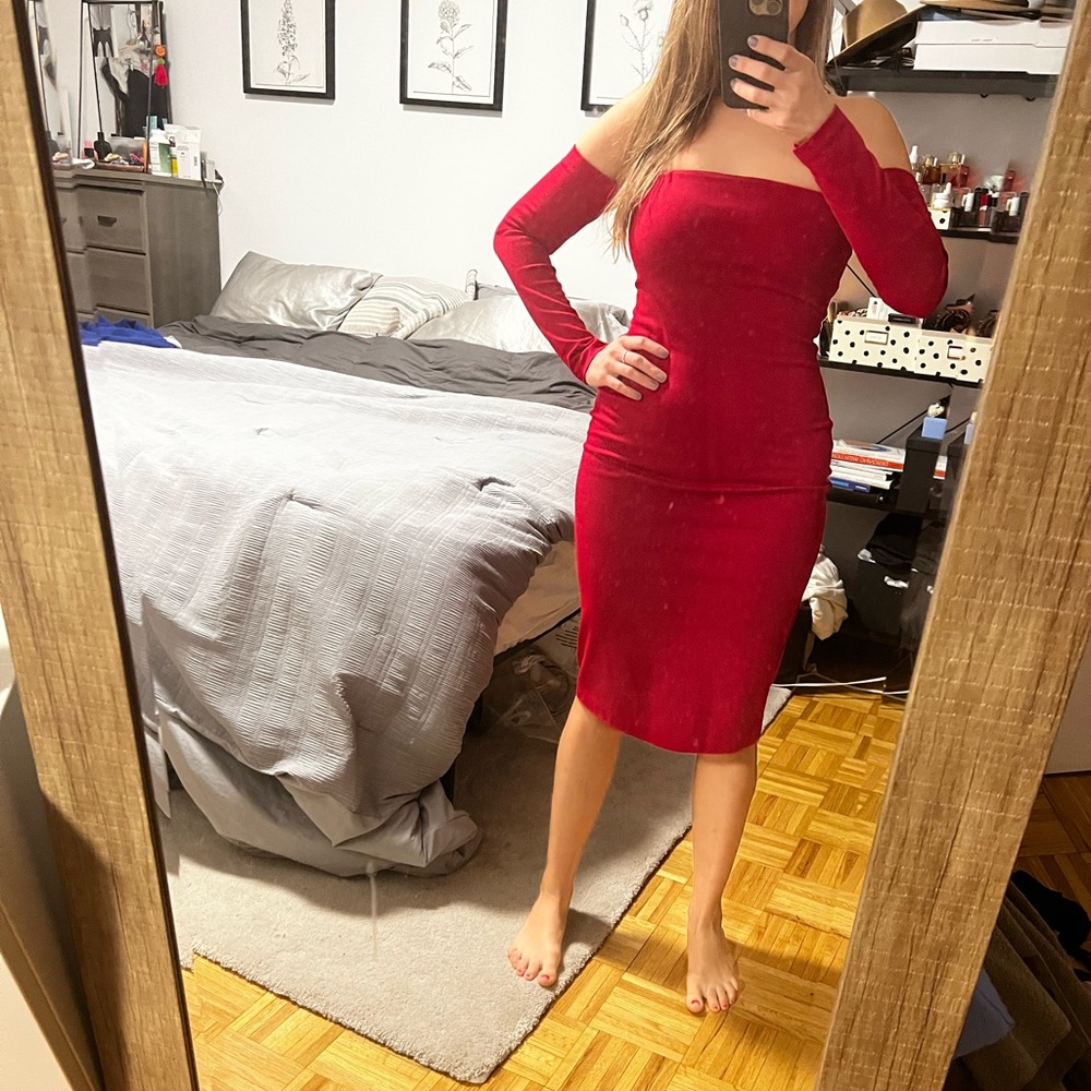 Red dress - Picture 3 of 3